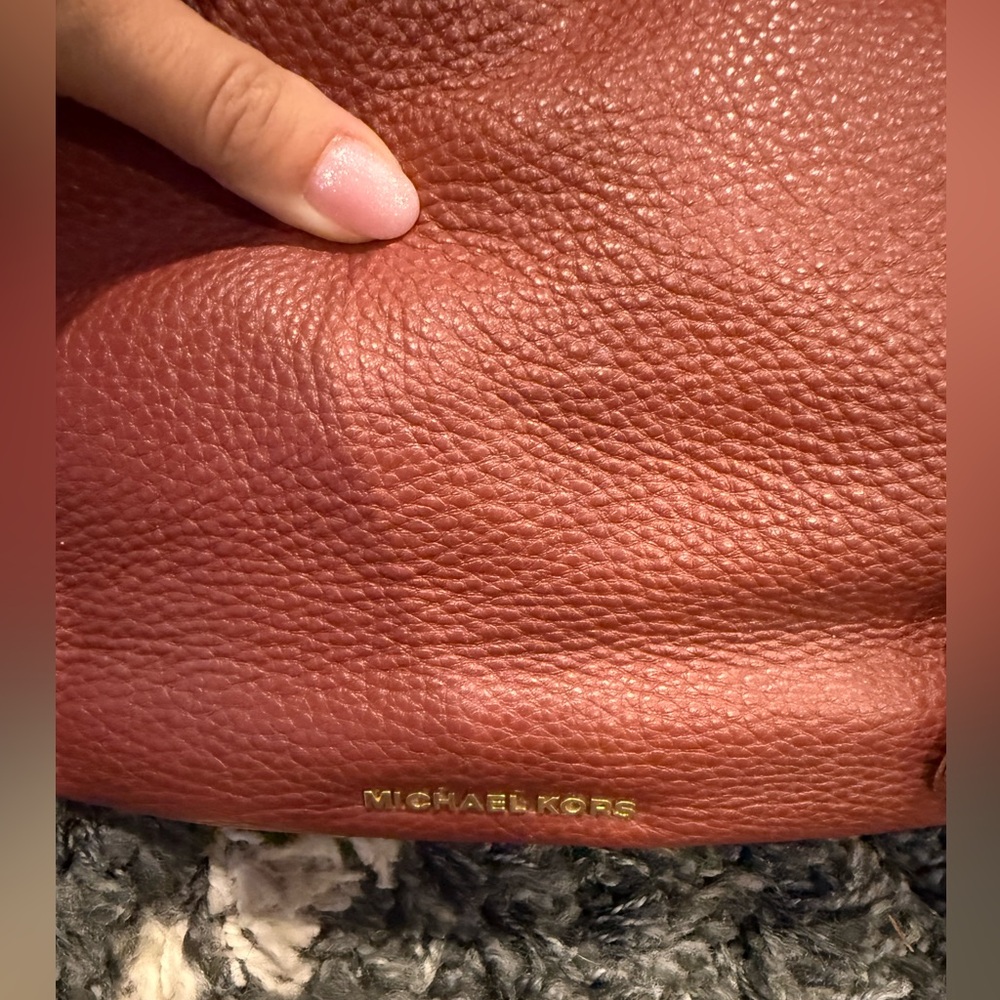 Michael Kors Brooklyn‎ grommet shoulder bag EUC - Picture 2 of 5